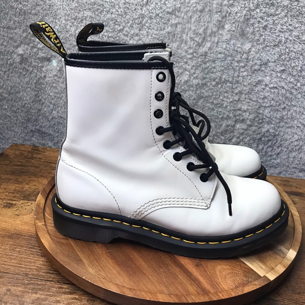 Dr Doc Martens 8-Eye Smooth Leather Lace-Up Boots Shoes sz 8 White Combat 11821